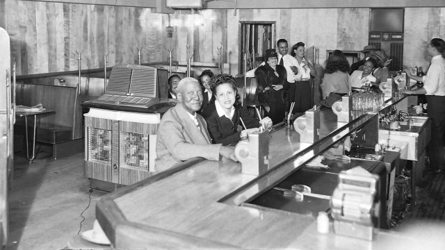 Bar with Aireon 1200A Airliner Super Deluxe and Packard Butler wallboxes
