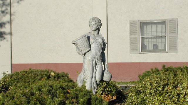 Wurlitzer Factory Statue